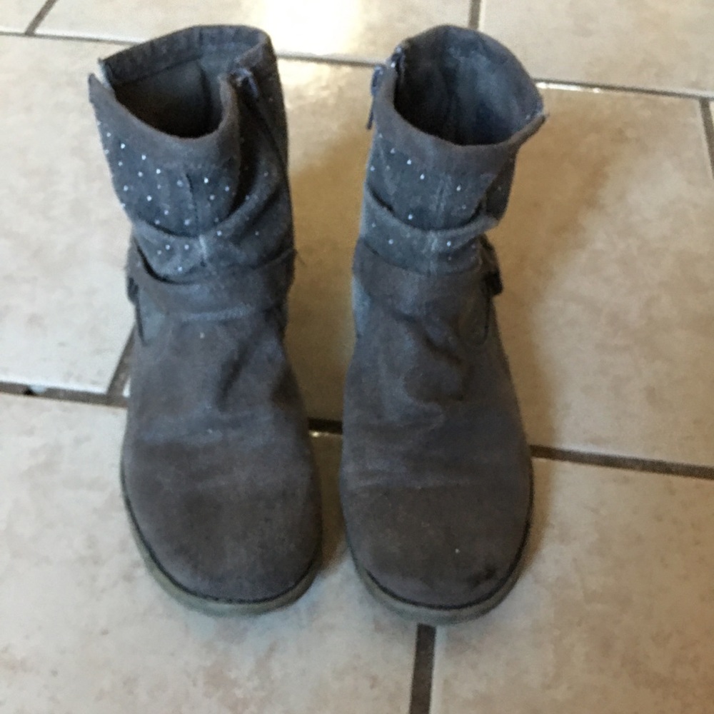 Boots - Picture 2 of 6